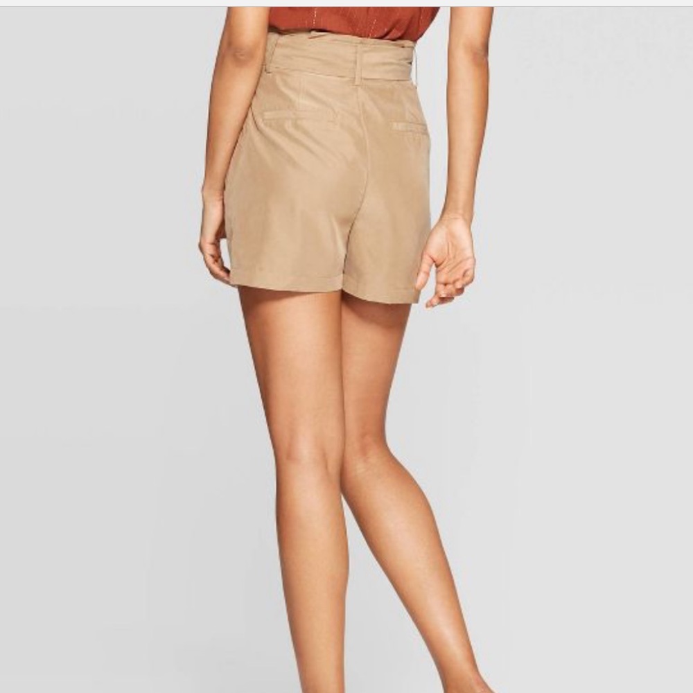 🌟4/25🌟 Regular Fit Mid-Rise Belted Shorts - Picture 2 of 3